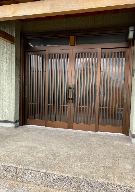 鍵の故障に合わせて、玄関引戸新調しました。